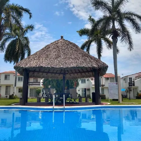 CASA COMPLETA CON ALBERCA ZONA Diamante Villa